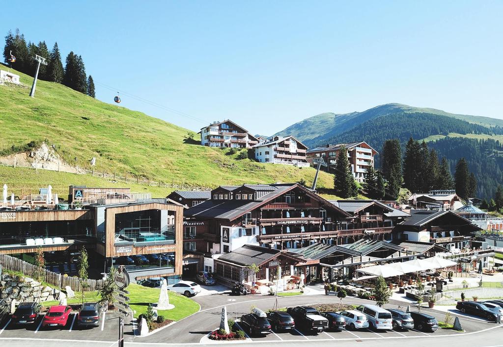 Hotel-Außenansicht mit Susi Alm_Sommer (1)