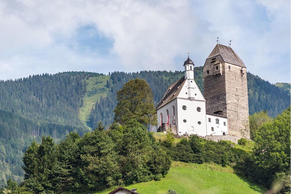 Burg Freundsberg im Sommer