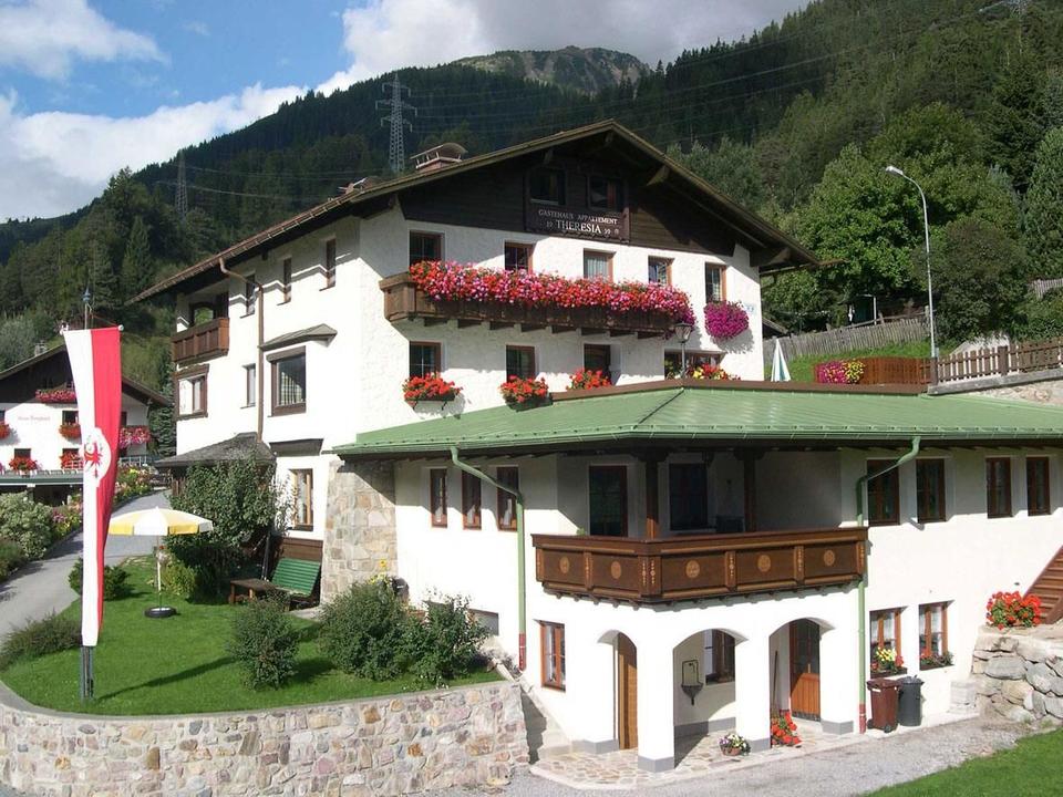 Sommerbild-Haus_Theresia