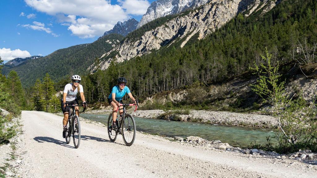 Gravelbike - an der türkisblauen Isar.jpg