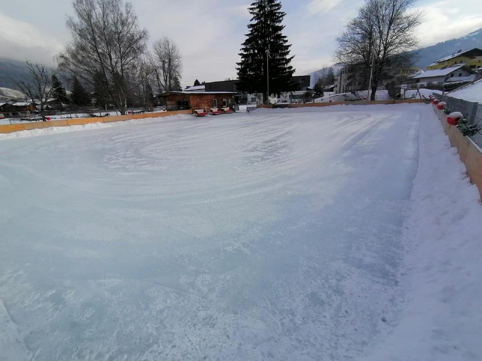 Natur-Eislaufplatz beim Gemeindezentrum