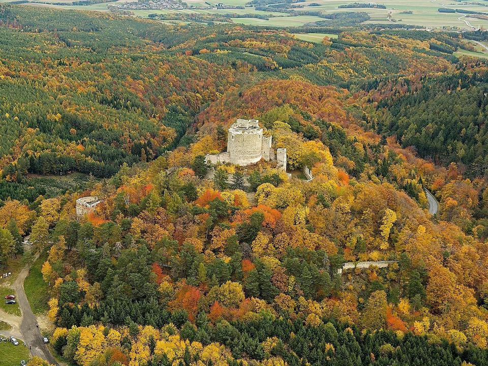 Ruine Landsee im Herbst