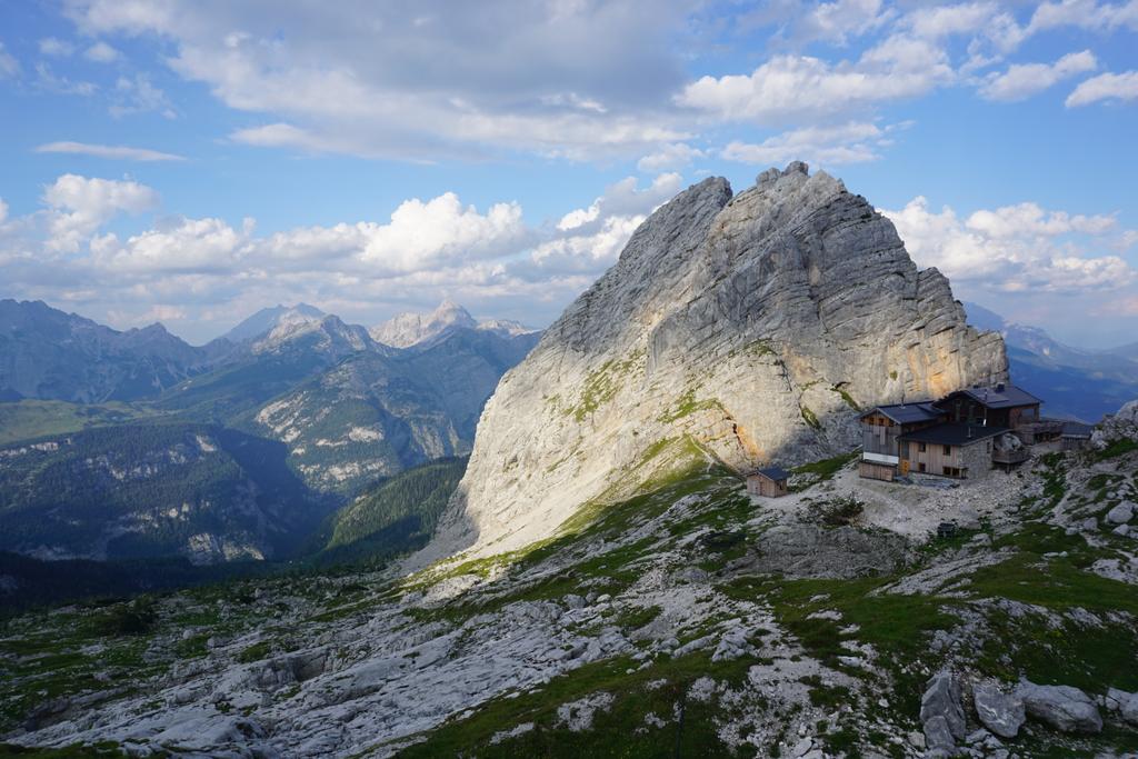 Passauer Hütte mit Blick auf Fahnenköpfl und Mitterspitze