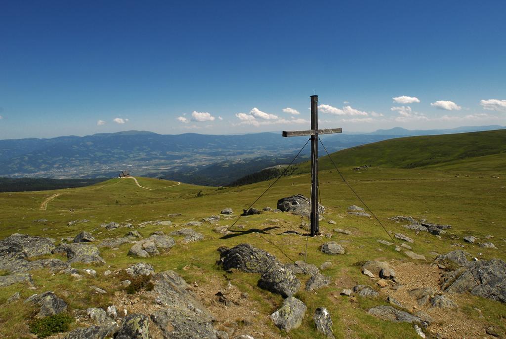 Saualpe- Blick zur Wolfsberger Hütte