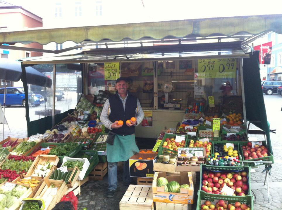 Obst & Gemüsestand Fischer