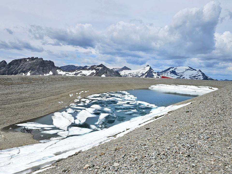 Blick auf den Eissee und das Panoramarestaurant