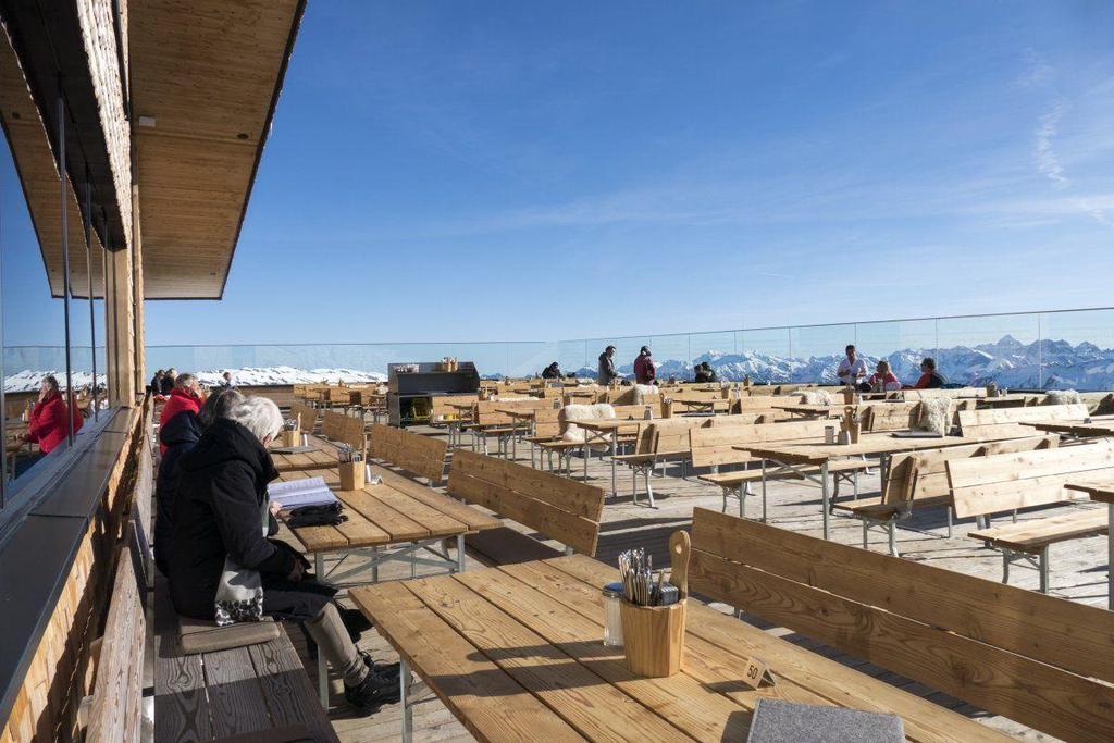 Sonne tanken auf der Terrasse