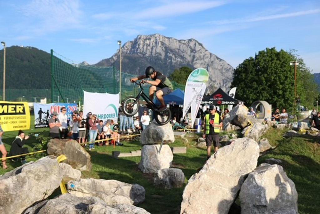 Bike-Trial Salzkammergut mit Blick auf Traunstein