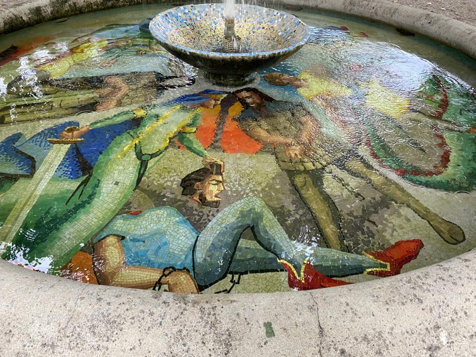 Nibelungenbrunnen, Hohenems, Krimhild tötet Gunther