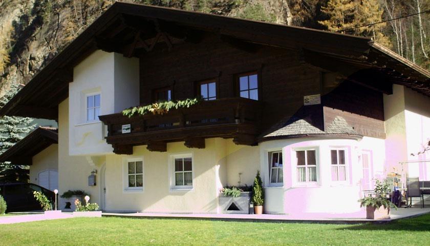 Appartements Grüner im Sommer