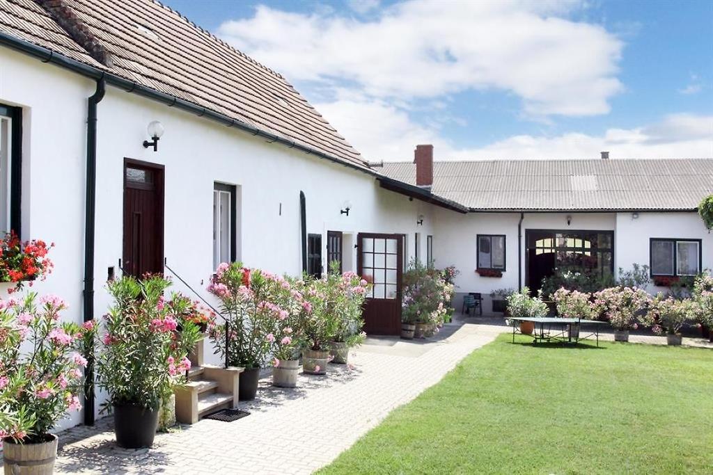 Oleanderhof Wetschka Innenhof 2