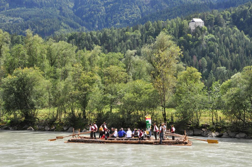 Oberdrautaler Flößertag bei Schloß Stein