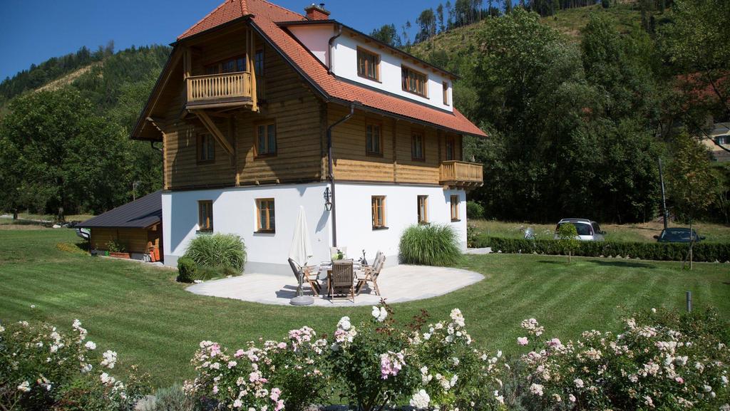 Landhaus am Bach mit Gartenanlage