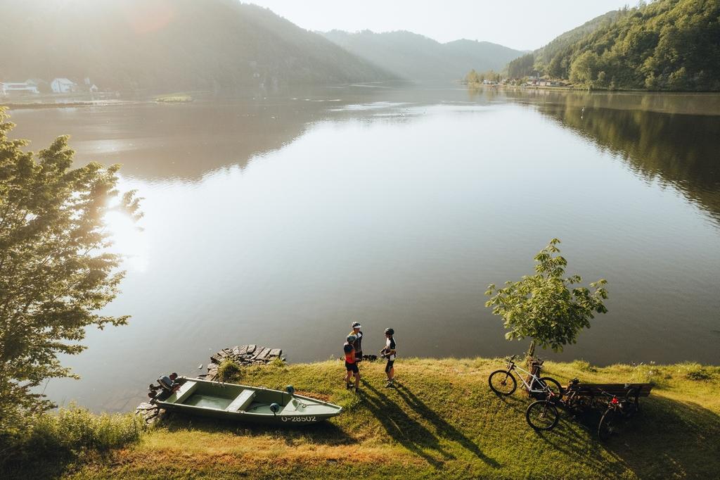 Mountainbiker an der Donau in Obermühl