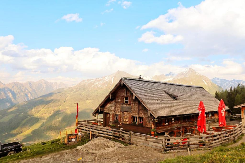 Hütte