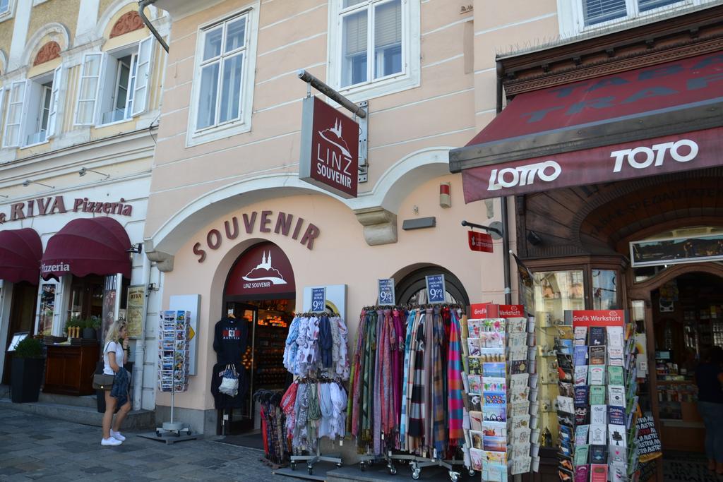 souvenirshop-hauptplatz-linztourismus-3