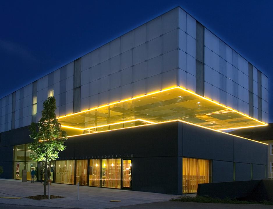 Kulturhaus Römerfeld bei Nacht