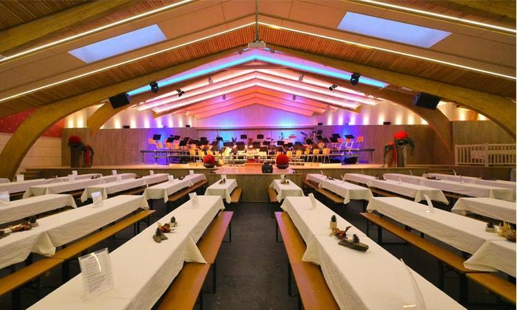 moderne Festhalle Fügen
