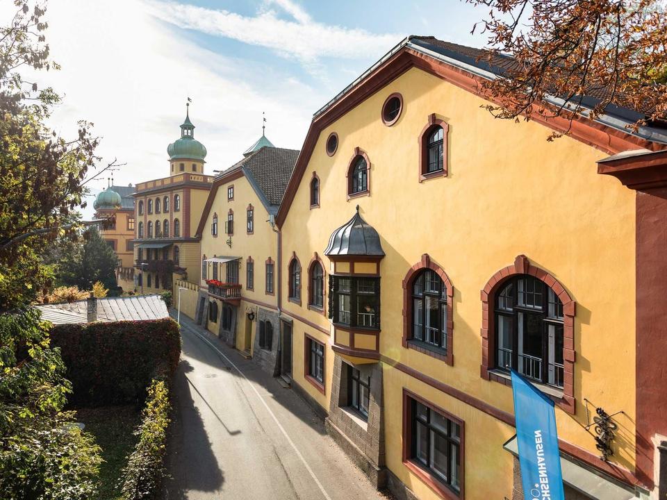 Schloss und Künstlerhaus Büchsenhausen