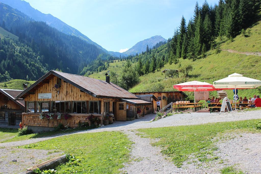 Michl's Fallerscheinstube im Sommer
