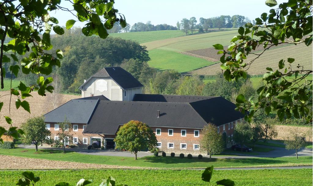 1b. KLEIN Ipfm%c3%bchle vom Wanderweg aus gesehen
