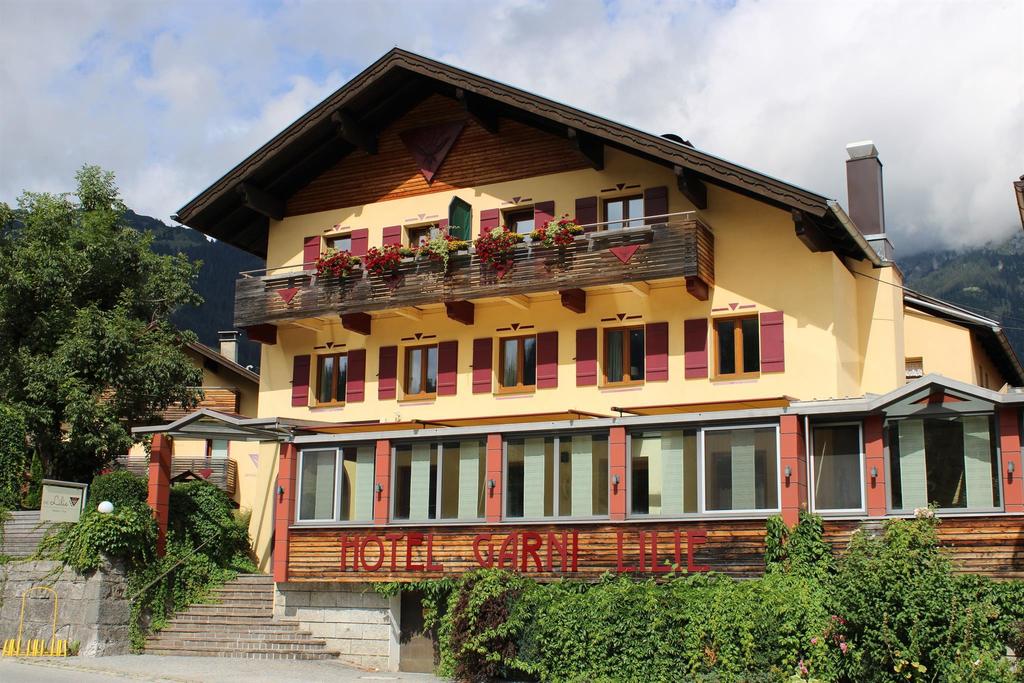 Sommer Aussenansicht Hotel Lilie