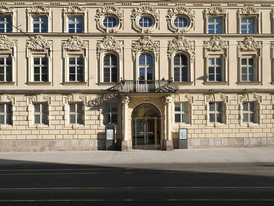 Taxispalais von außen