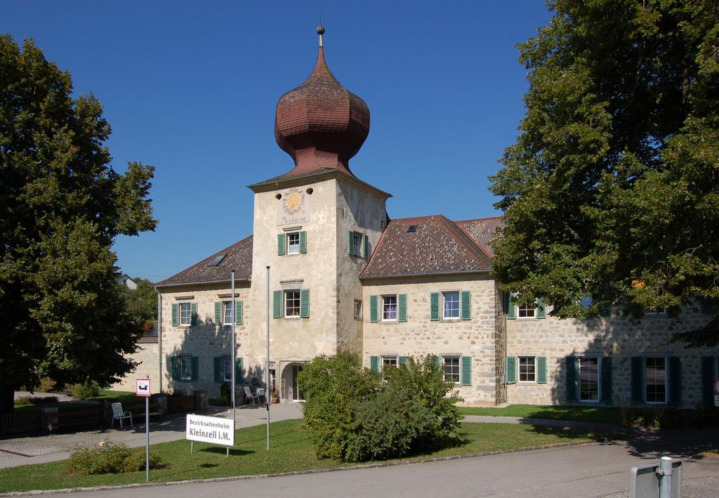Schloss_Gneisenau_2013_06