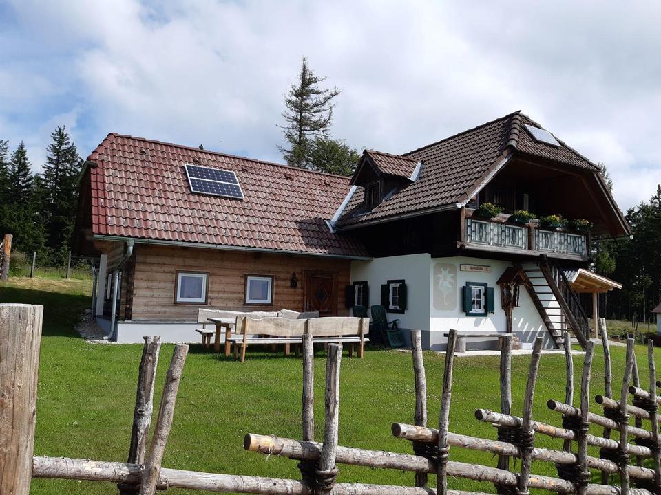 Edelweißhütte_von außen_Oststeiermark