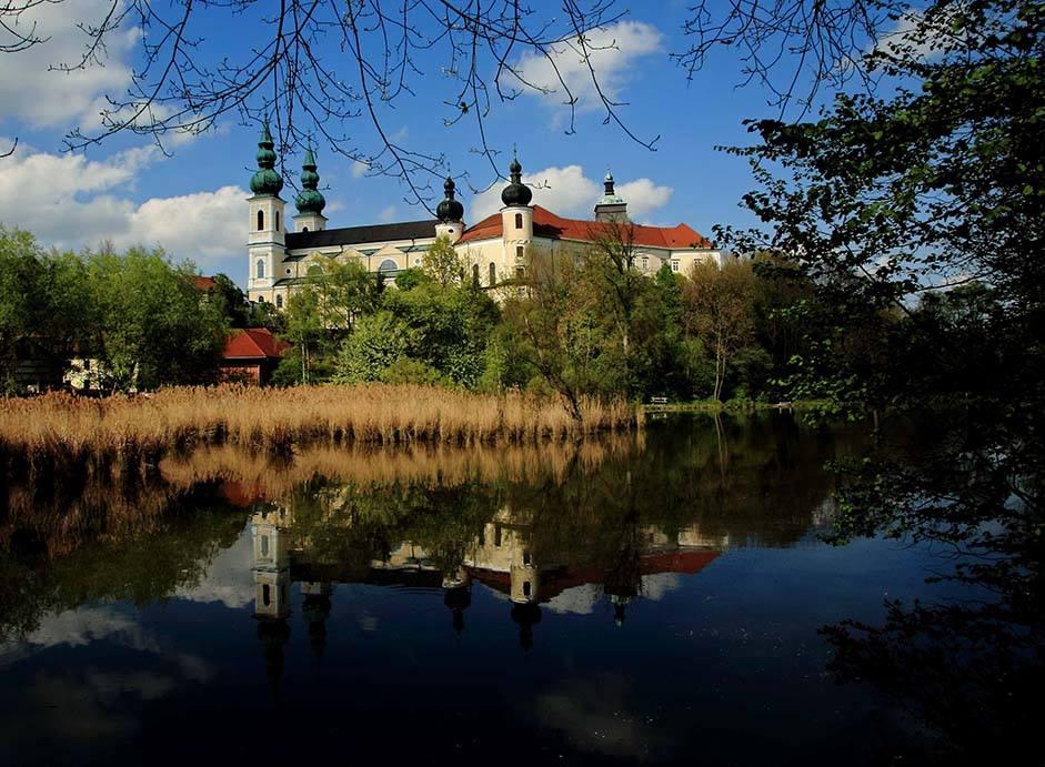 Basilika, Georgskirche und Kloster Puchheim