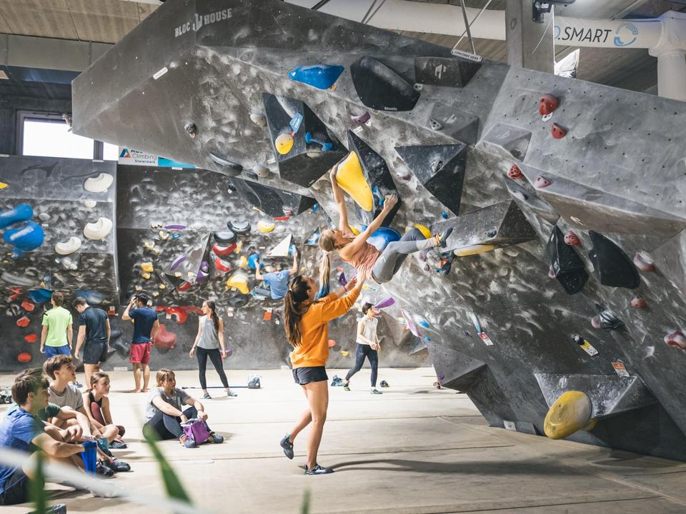 Bouldern im BLOC HOUSE Graz – Indoor-Kletterspaß