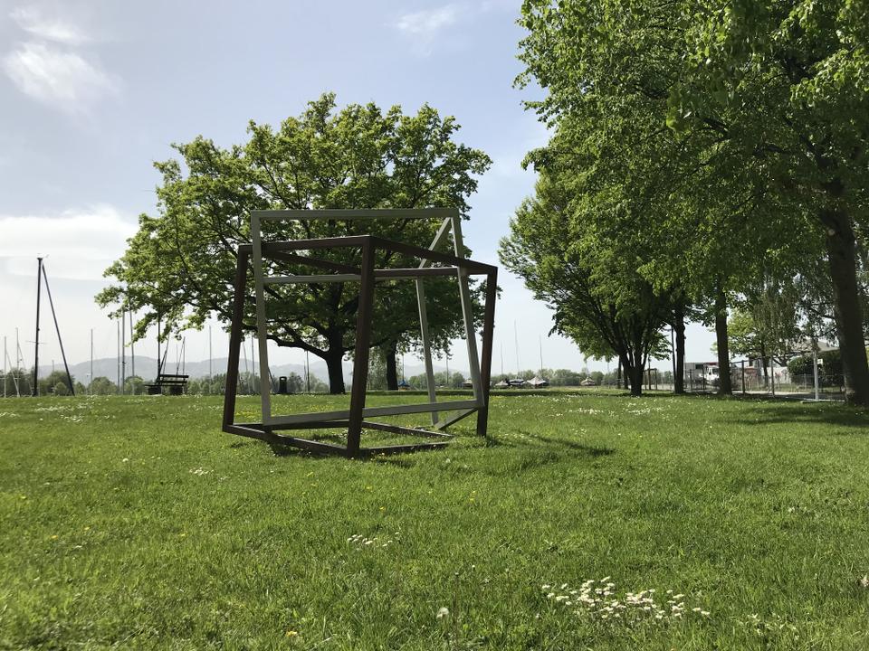 Skulptur "Together" von Cornelia Blum-Satler in den Harder Seeanlagen