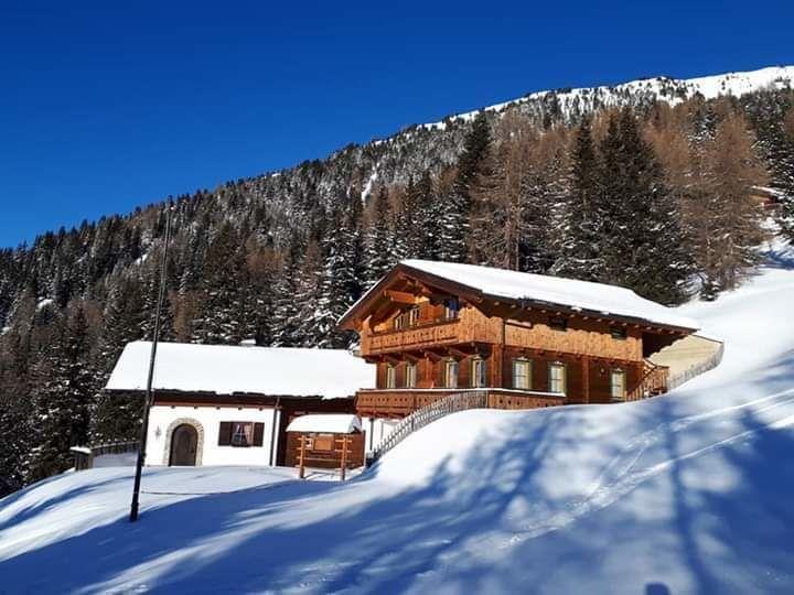 Huette_Winter.jpg