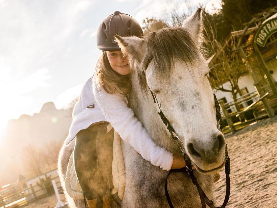 Mädchen mit Pferd