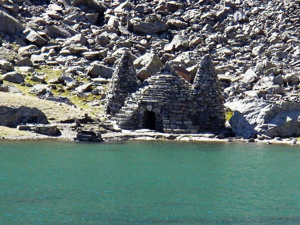 Hundstalsee-und-Tempel-(Alfons-Hörtnagl)2048x1536PX.jpg