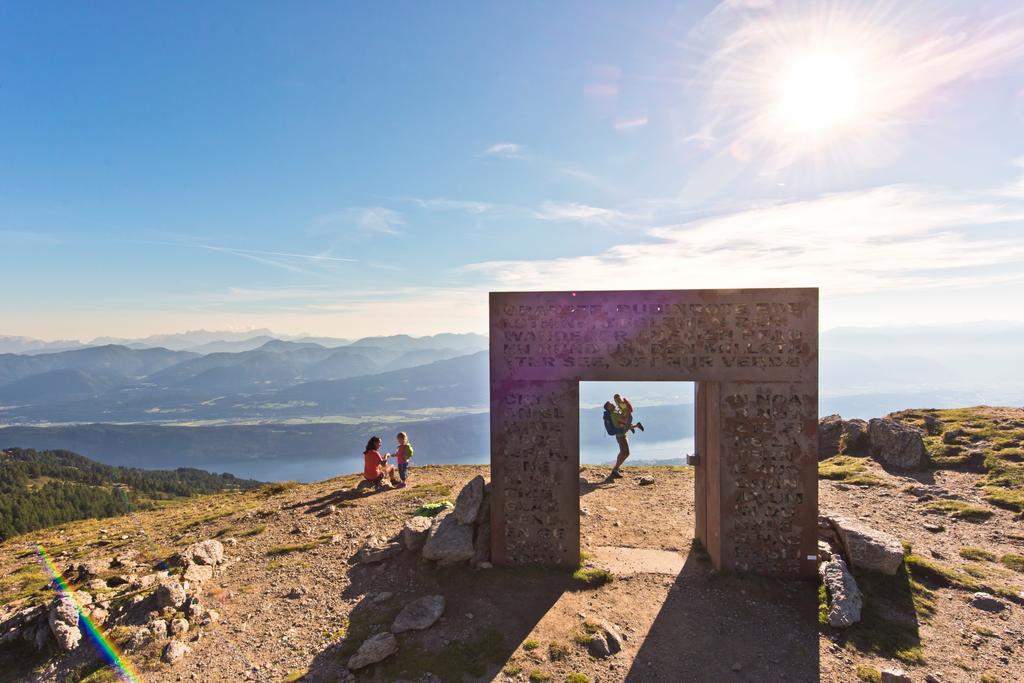 Familienwanderung entlang vom Enzian-Granat-Steig zum Granattor