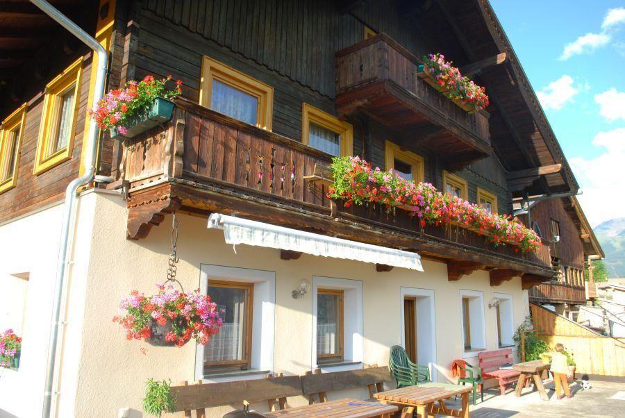Bauernhaus-Blumenschmuck