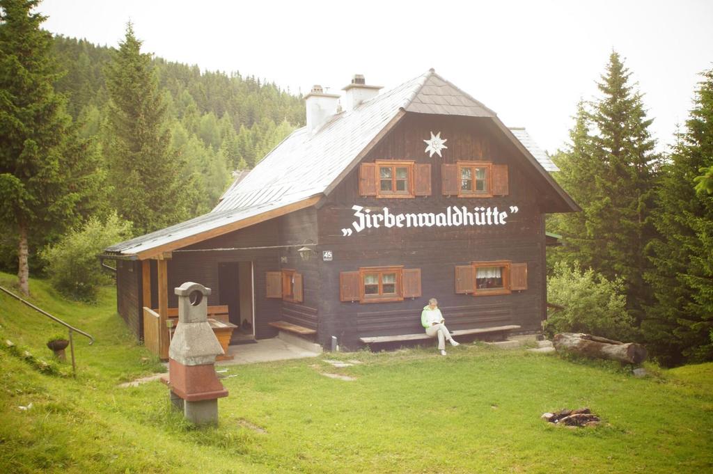 Zirbenwaldhütte-Hausansicht-Murtal-Steiermark