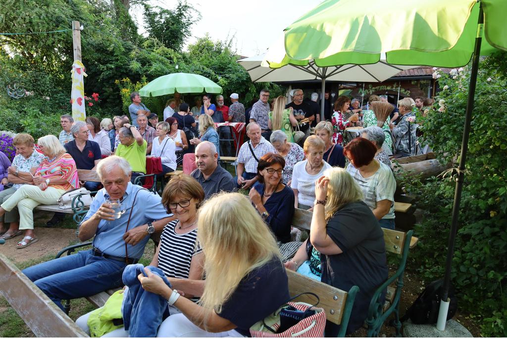 Lesung im Kräutergarten2