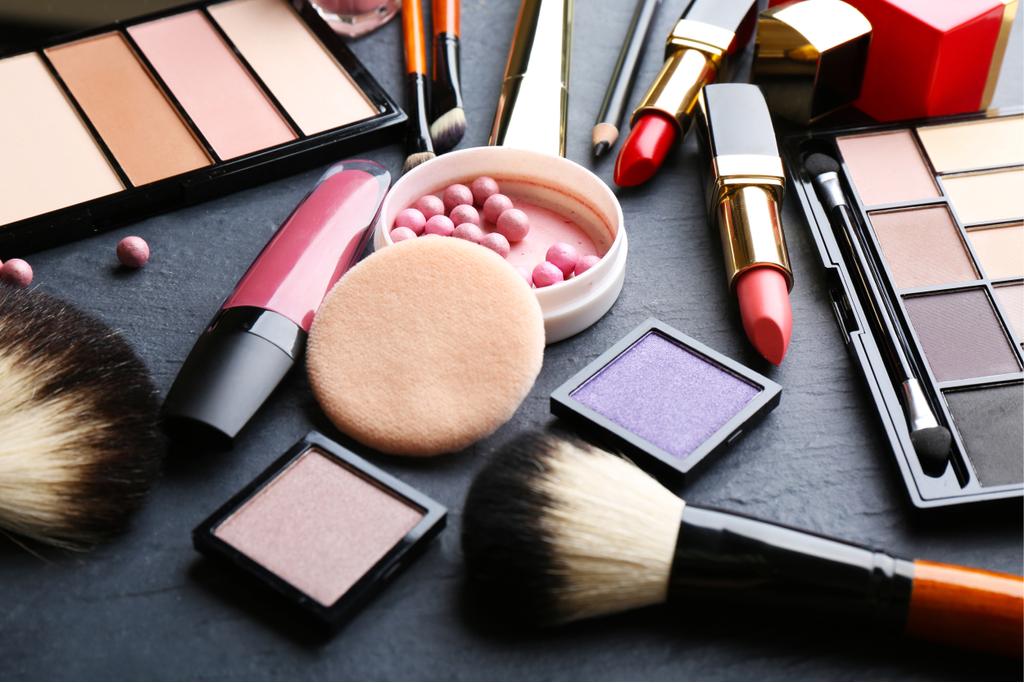 kosmetik_shutterstock_1308030618.dat