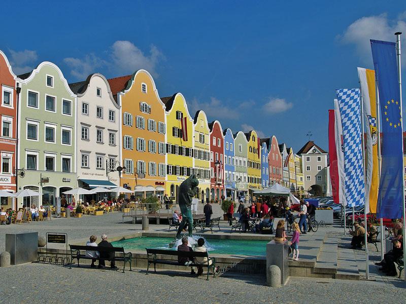 Barocker Stadtplatz mit Silberzeile Schärding