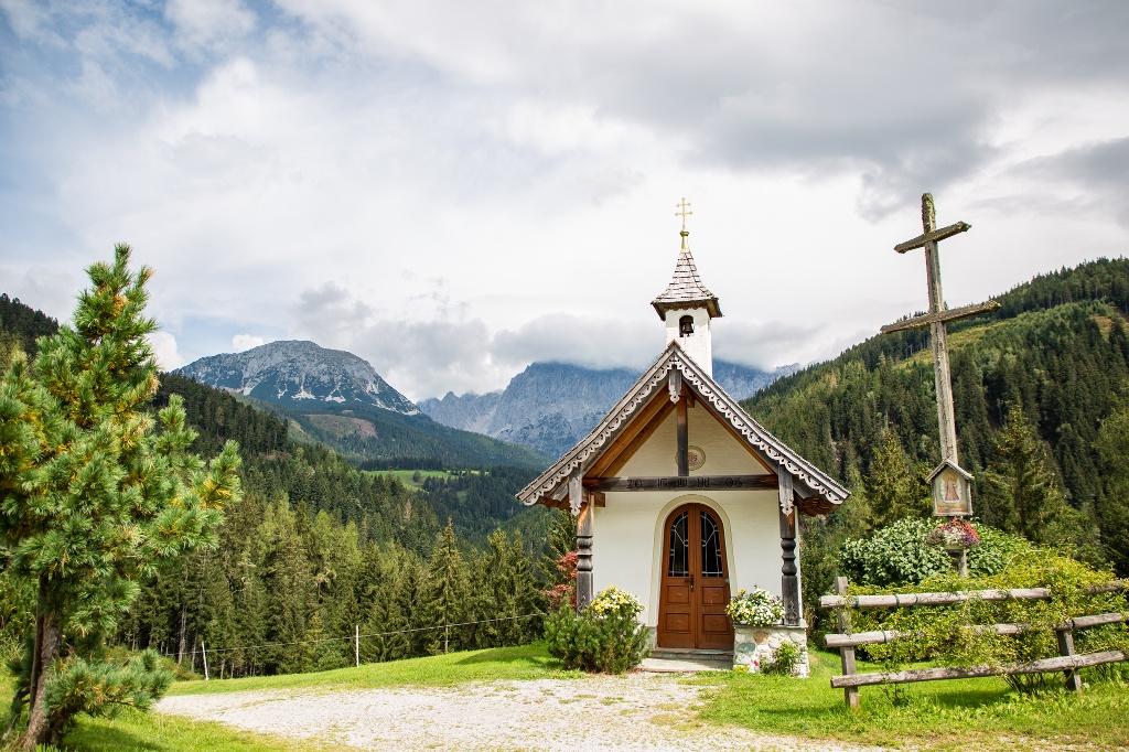 Die wunderschöne Kapelle beim Mandlberggut lädt zum Verweilen ein.