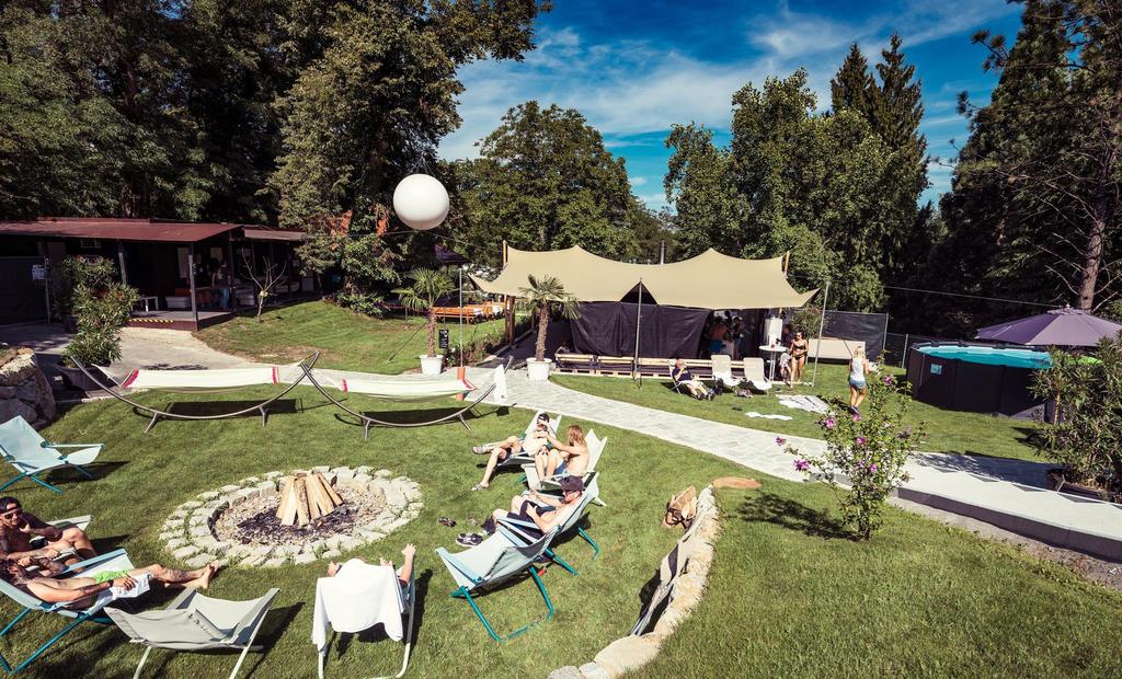 Clam Lodge - Backstage Relax Area