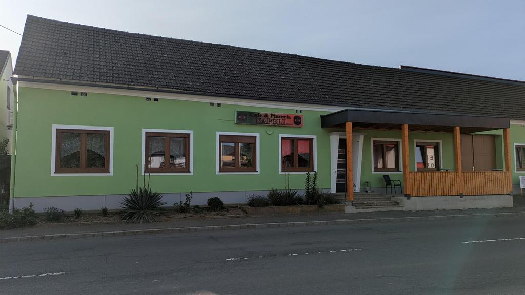 Pizzeria