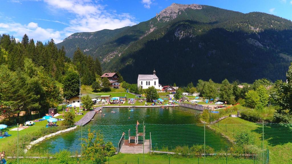 Badesee mit Zunftkirche