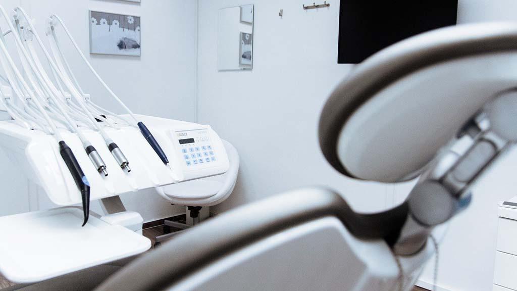 2020-Symbolfoto-Zahnarzt