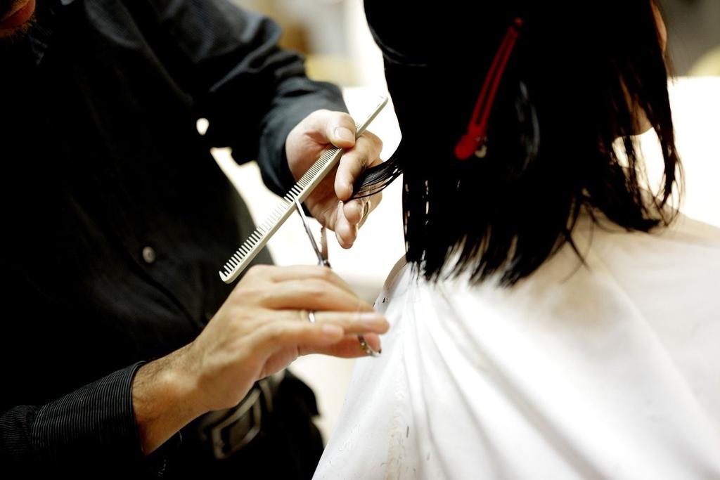 haircut-834280_1920.jpg