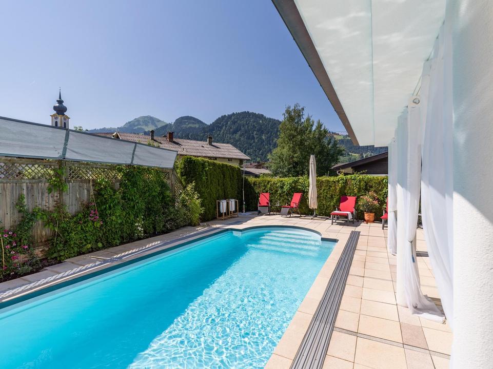Landhaus_Central_Dorf_64_Soell_Terrasse_Schwimmbad