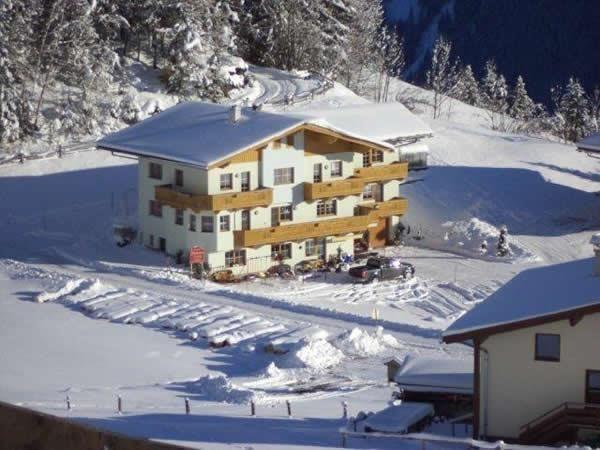 Haus Eberharter im Winter