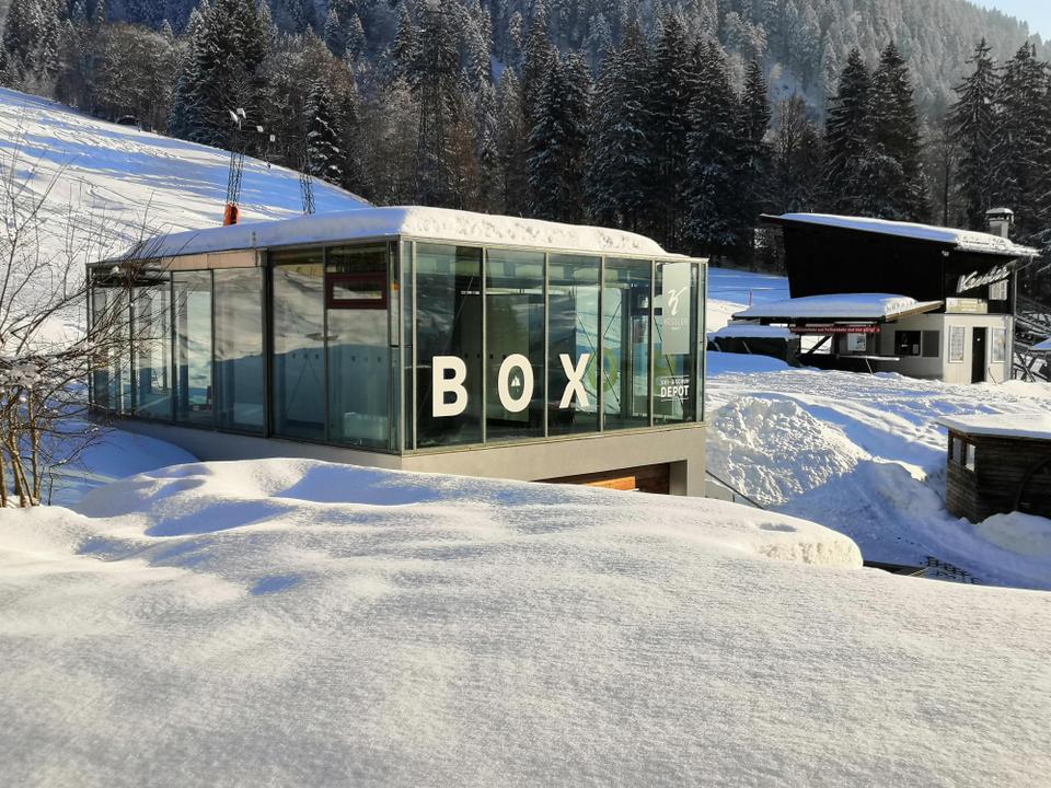 Depot für Ski Snowboard und Schuhe Sport Kessler